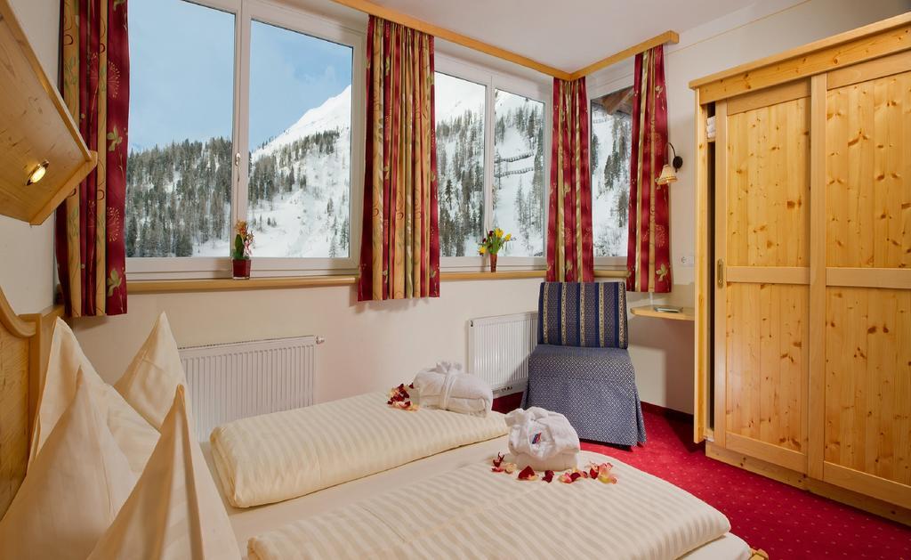 Hotel & Appartement Auerhahn اوبرتاورن الغرفة الصورة